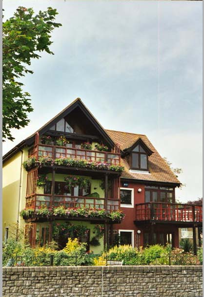 england075.jpg - 57900 Bytes